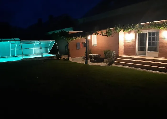 Дом отдыха Casa A 50 Metros De Playa Con Piscina Cubierta